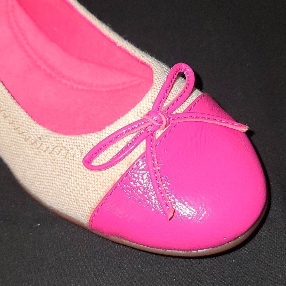 🎀 Pink & Beige Flats 🎀 - Picture 2 of 7